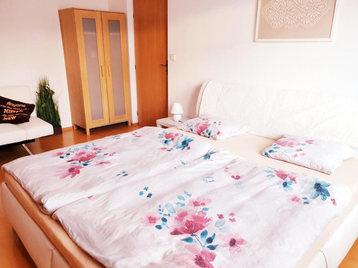Apartman Terminal, Self Check-In 24 H, Free Parking Банська Бистриця Екстер'єр фото